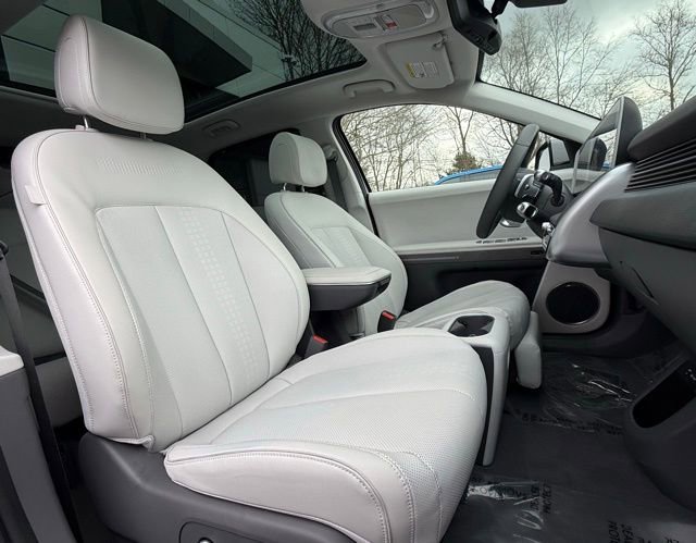 Used 2024 Hyundai Ioniq 5 Limited image 17