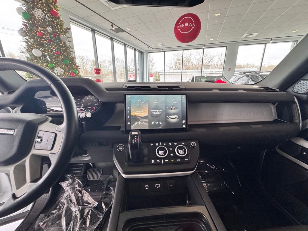 Used 2023 Land Rover Defender 110 S image 34
