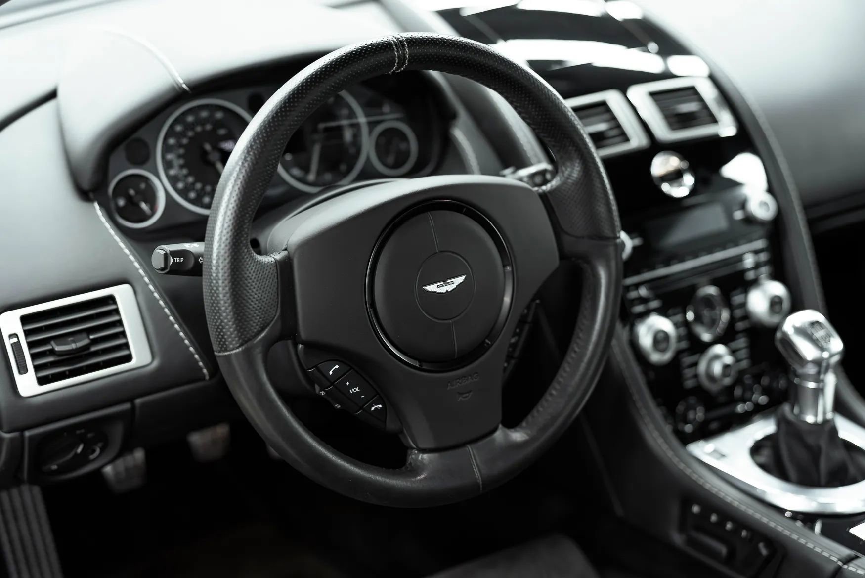 Used 2009 Aston Martin DBS Coupe 2D image 23