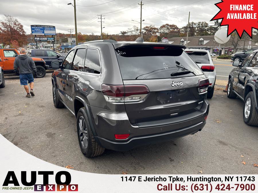 Used 2019 Jeep Grand Cherokee Laredo w/ Laredo X Package image 5