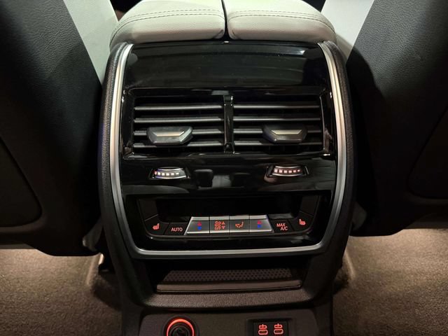 Used 2024 BMW X7 xDrive40i w/ Premium Package AWD/4WD image 25