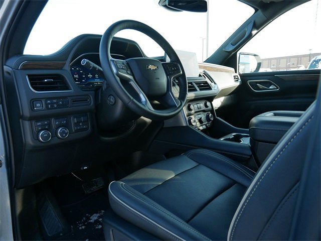 Used 2024 Chevrolet Suburban Premier image 11