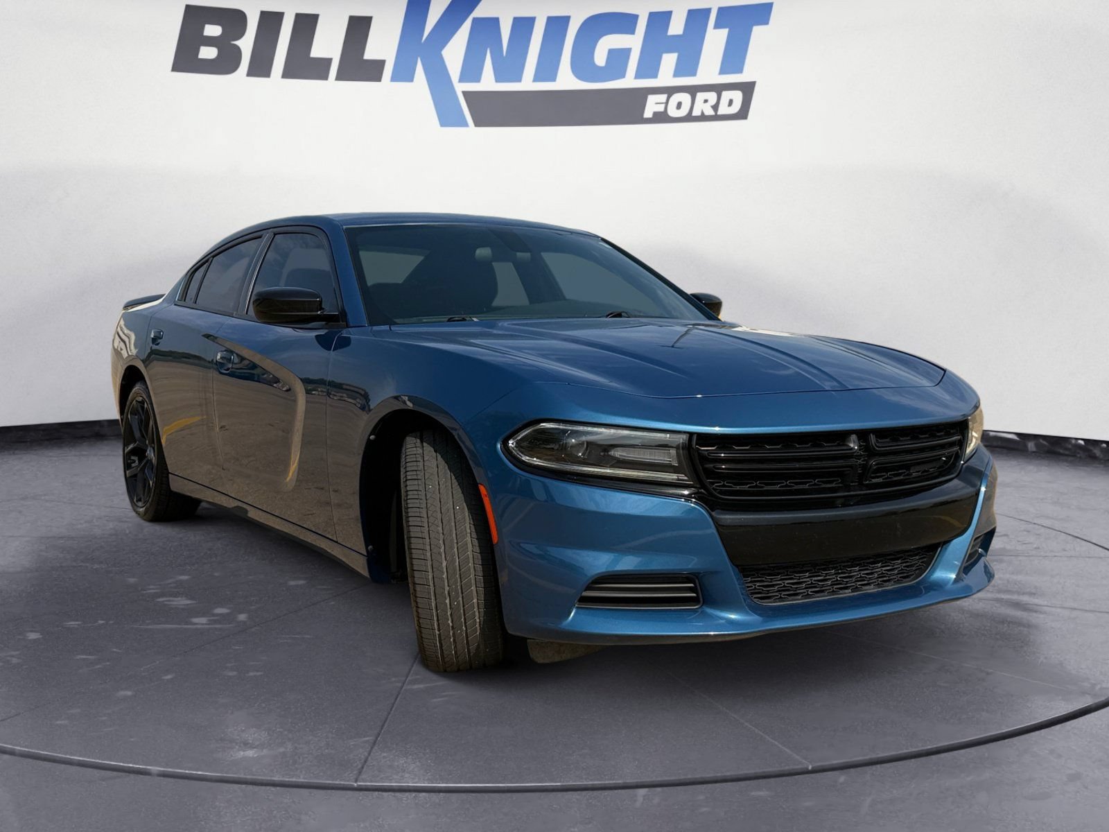 Used 2020 Dodge Charger SXT w/ Blacktop Package RWD image 7