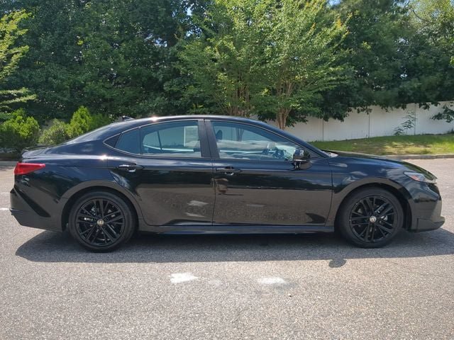 Used 2025 Toyota Camry SE FWD image 3
