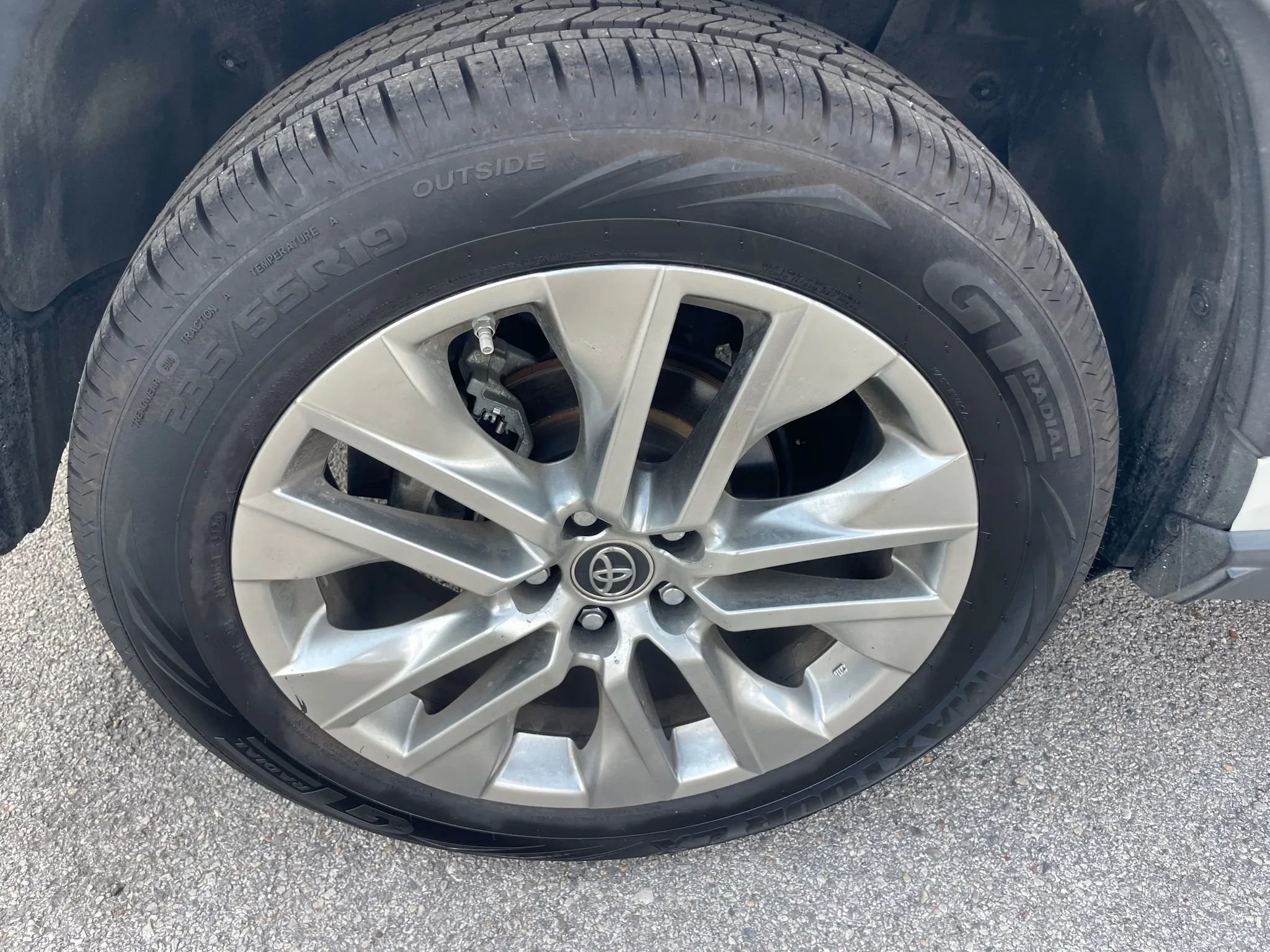 Used 2019 Toyota RAV4 Limited w/ Advanced Technology Package FWD image 9