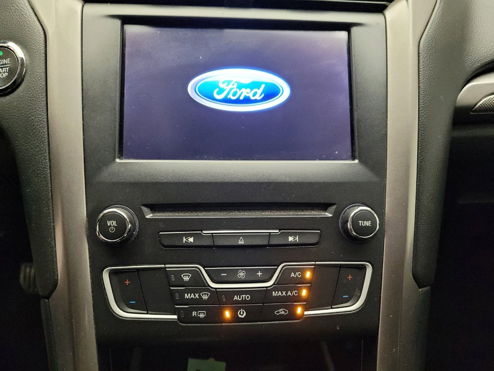Used 2018 Ford Fusion SE w/ Fusion SE Technology Package FWD image 25