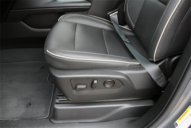 Used 2022 GMC Yukon XL SLT w/ SLT Luxury Package image 11