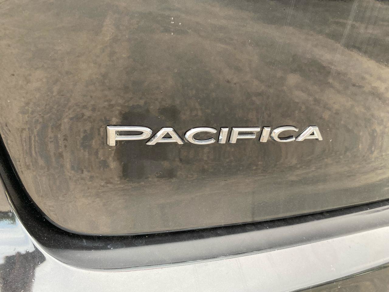 Used 2021 Chrysler Pacifica Touring-L FWD image 25