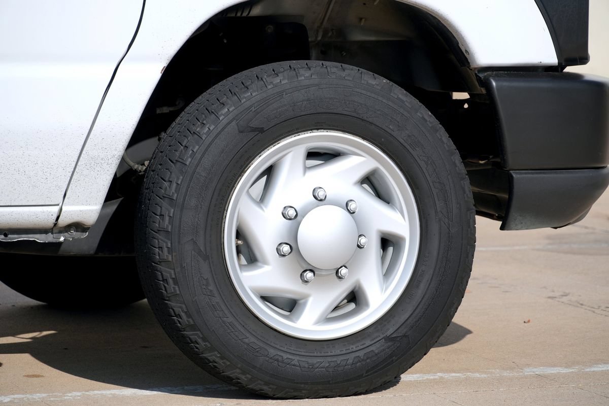 Used 2014 Ford E-150 and Econoline 150 w/ Power Group RWD image 29