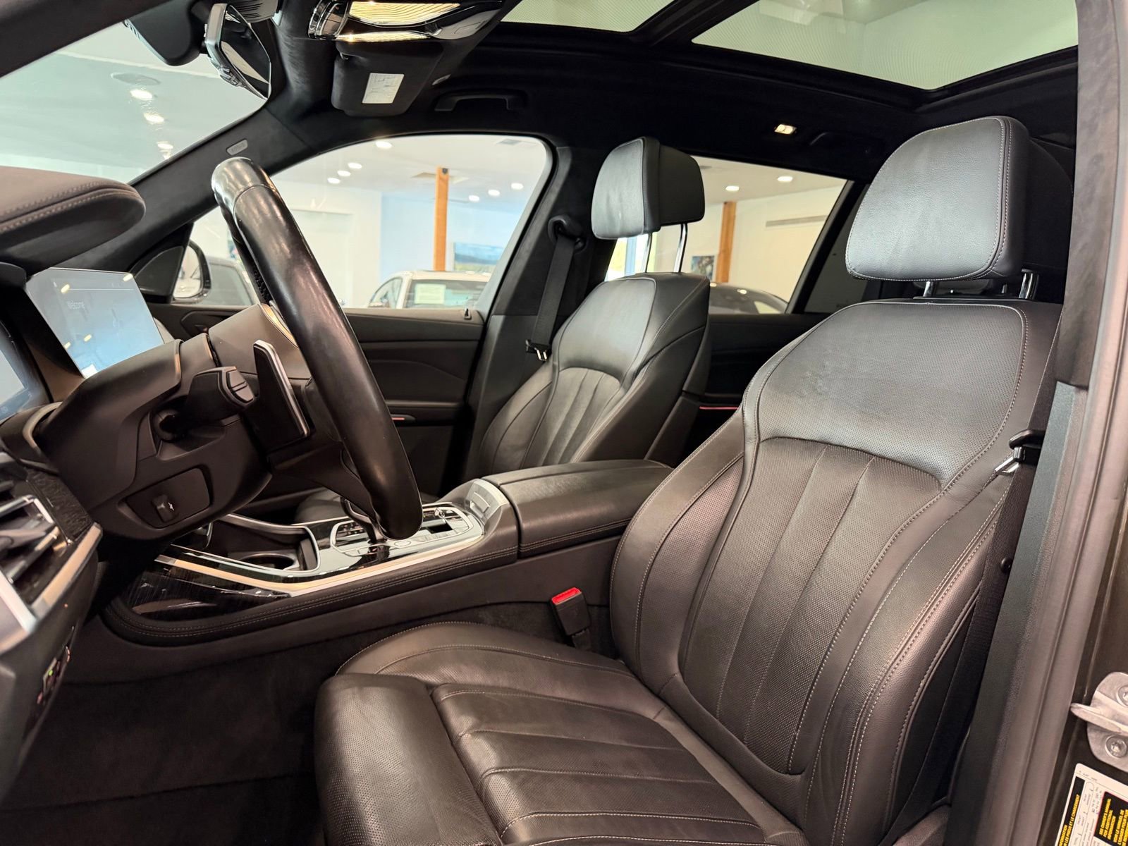 Used 2022 BMW X7 xDrive40i w/ M Sport Package image 6