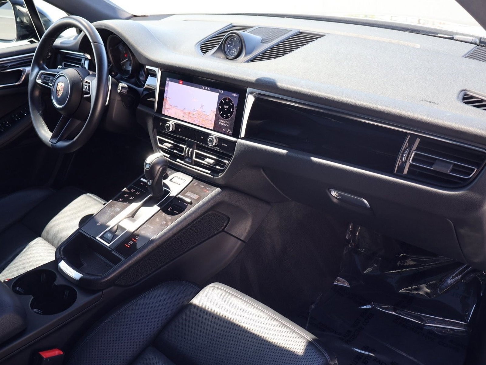 Certified 2022 Porsche Macan S image 25