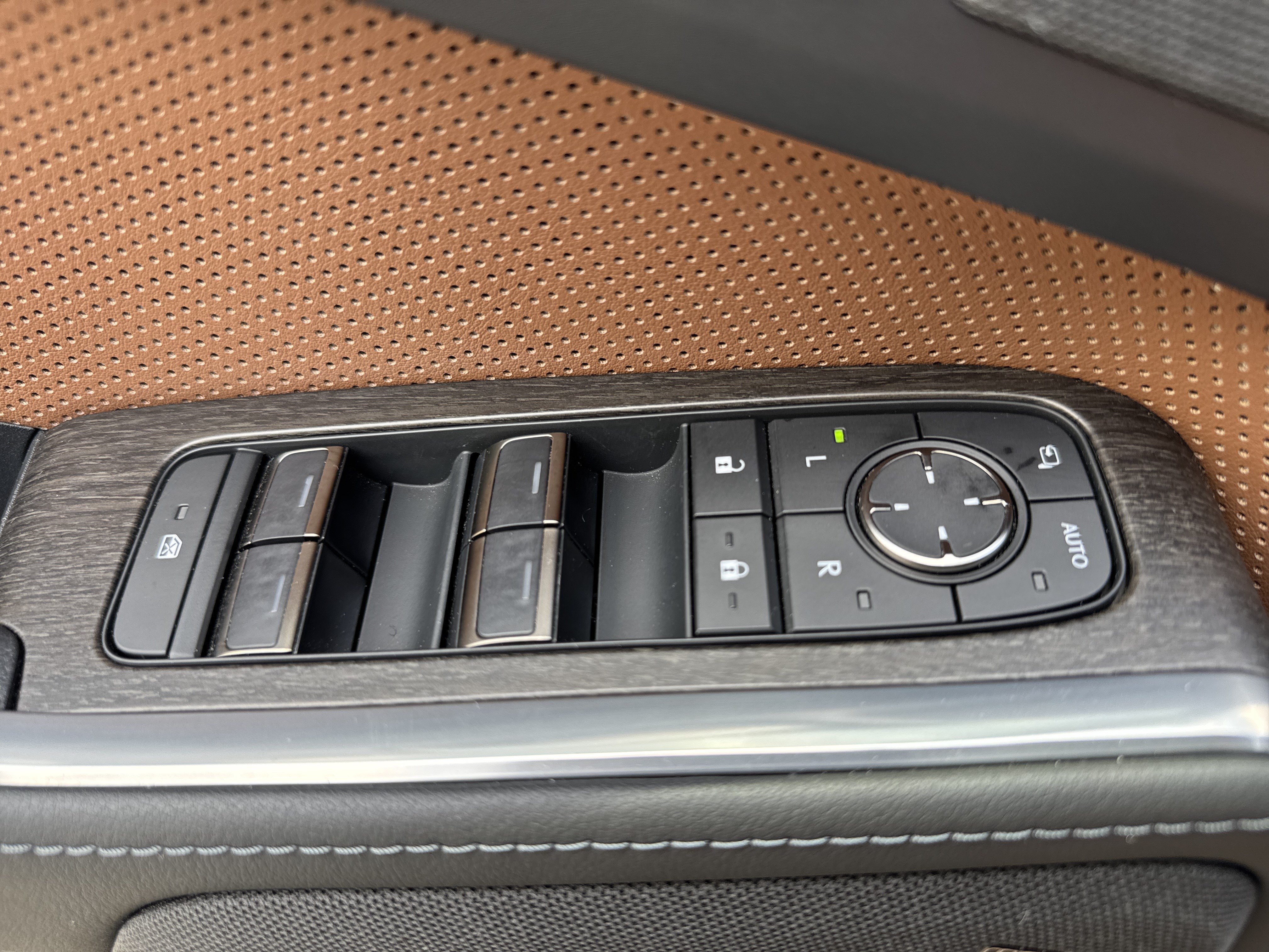 Used 2024 Lexus GX 550 w/ Accessory Package (Z1) AWD/4WD image 15