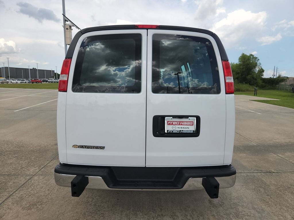 Used 2025 Chevrolet Express 2500 w/ Driver Convenience Package RWD image 6