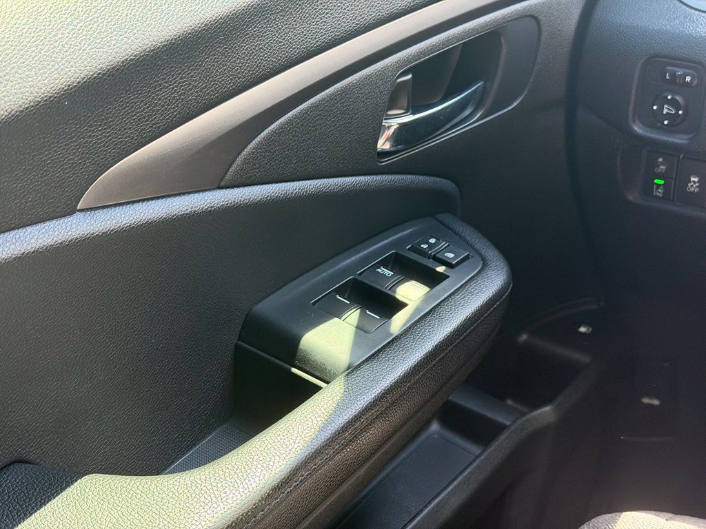 Used 2022 Honda Pilot Sport image 9