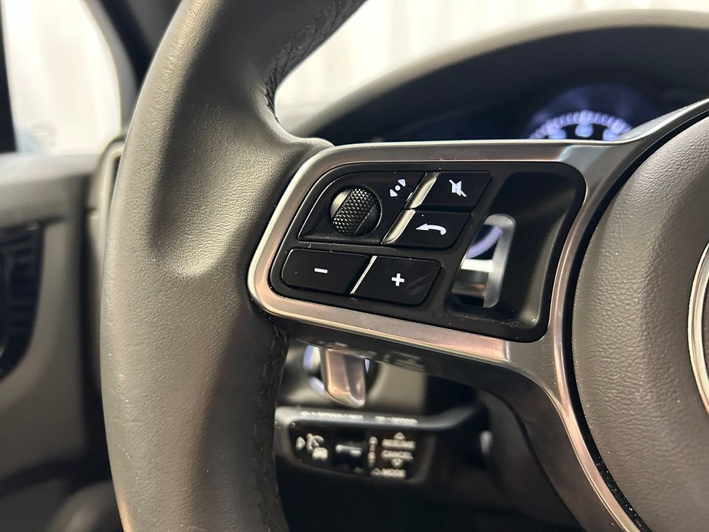 Certified 2020 Porsche Cayenne AWD/4WD image 16