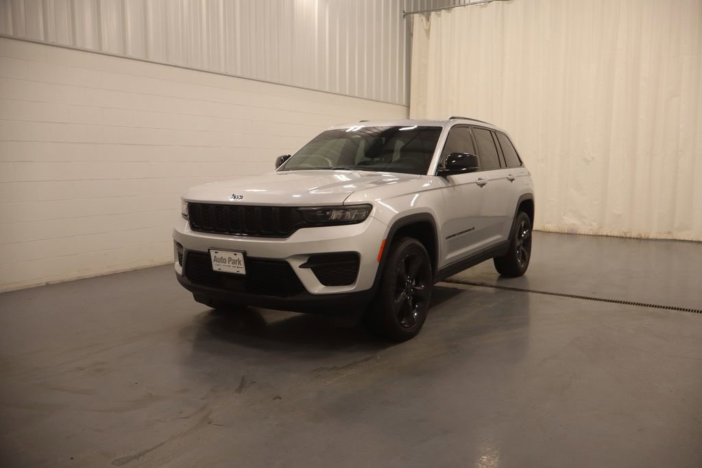 Certified 2023 Jeep Grand Cherokee Altitude image 5