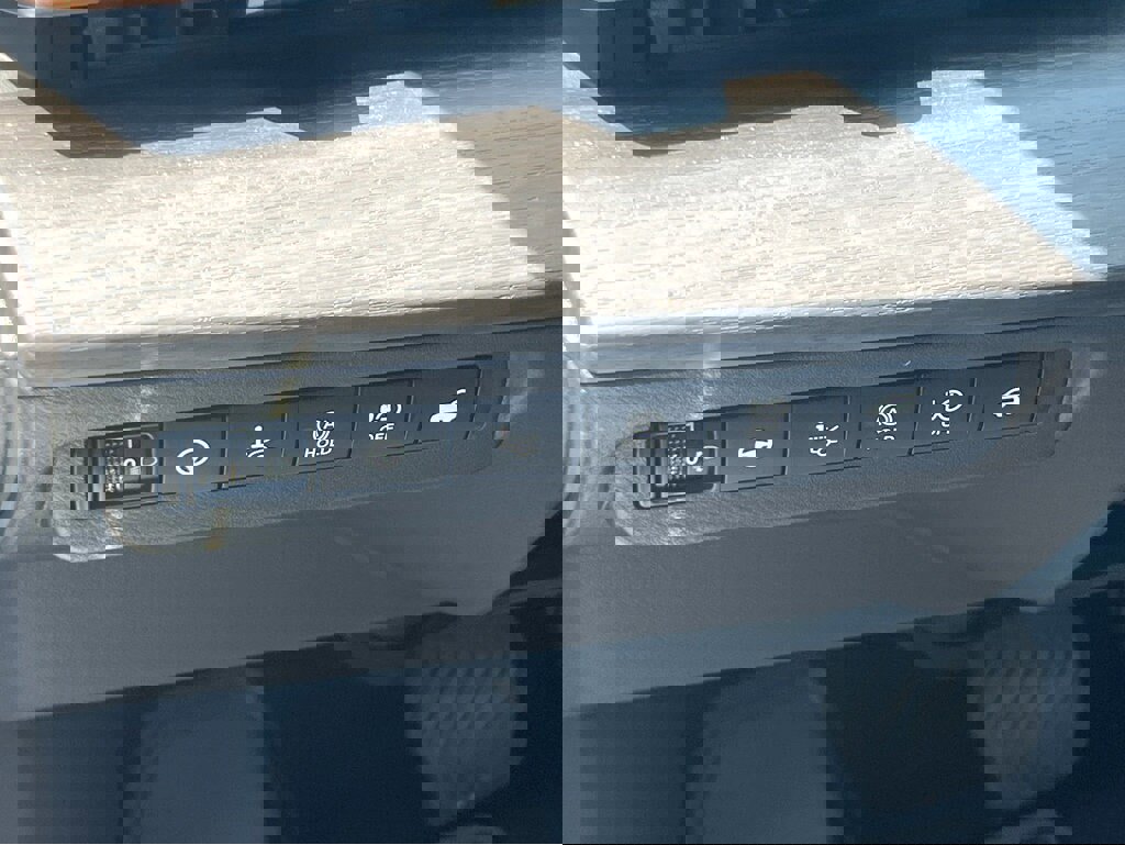 New 2023 Nissan Ariya FWD image 20