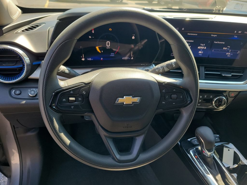 Used 2025 Chevrolet Trax LT FWD image 26