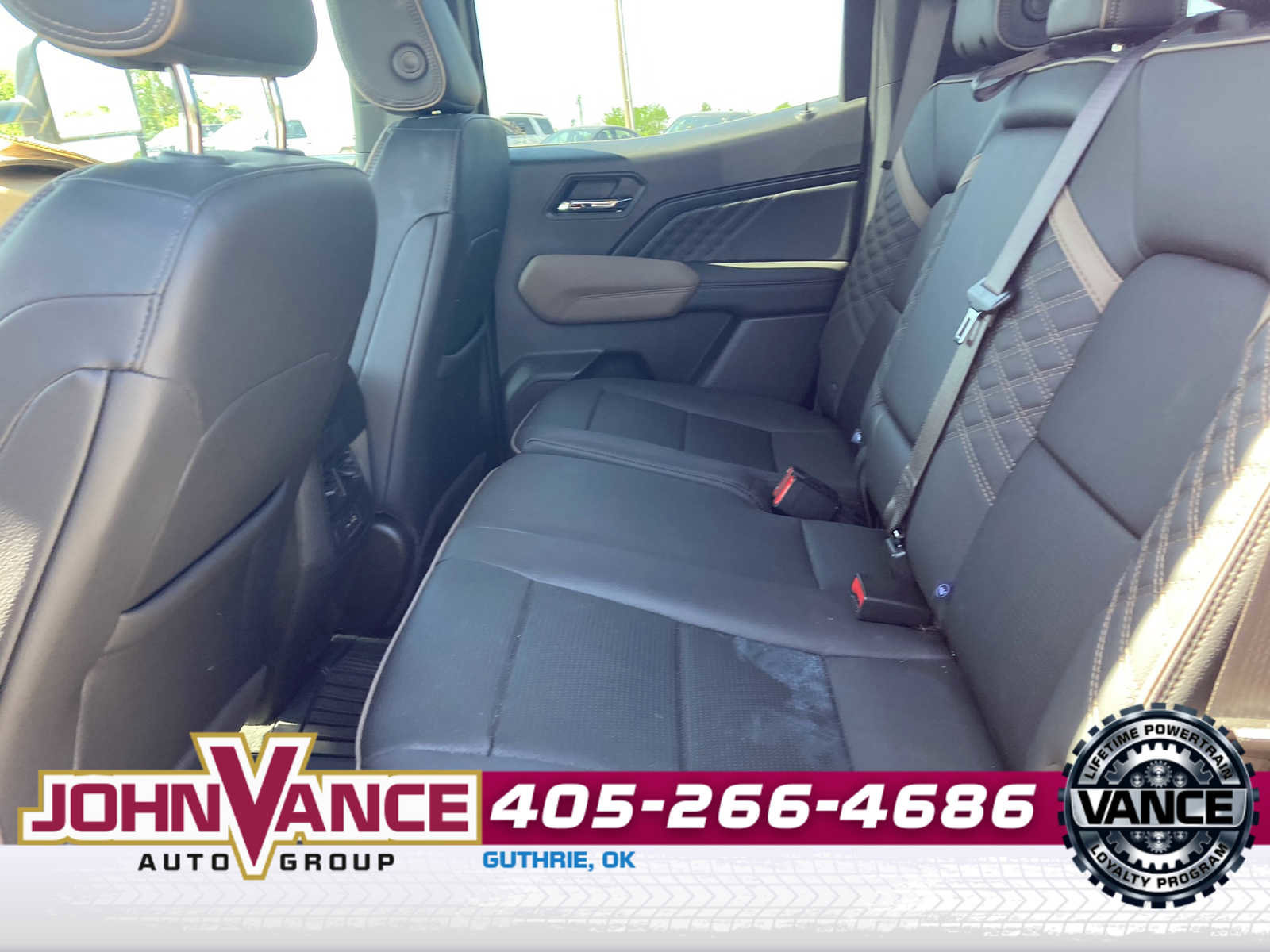 Used 2024 GMC Canyon Denali AWD/4WD image 4