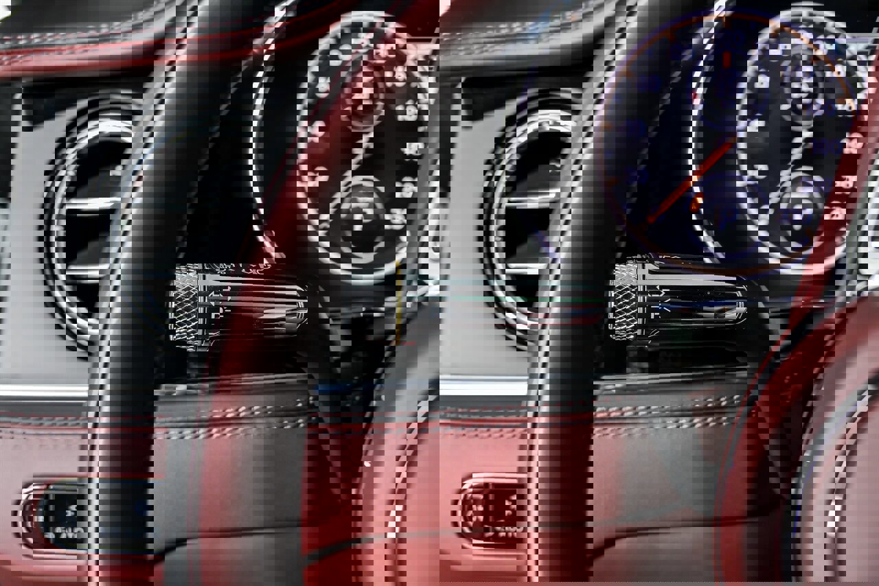 Used 2023 Bentley Flying Spur V8 image 31