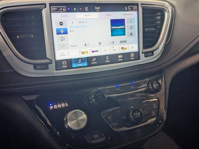 New 2026 Chrysler Pacifica Select w/ S Appearance Package FWD image 12