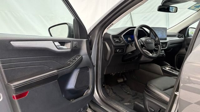 Used 2025 Ford Escape Platinum AWD/4WD image 32