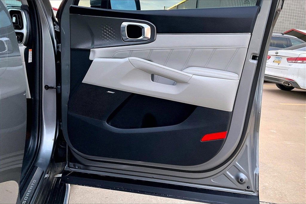 Certified 2022 Kia Sorento SX Prestige w/ Panoramic Sunroof Package image 24