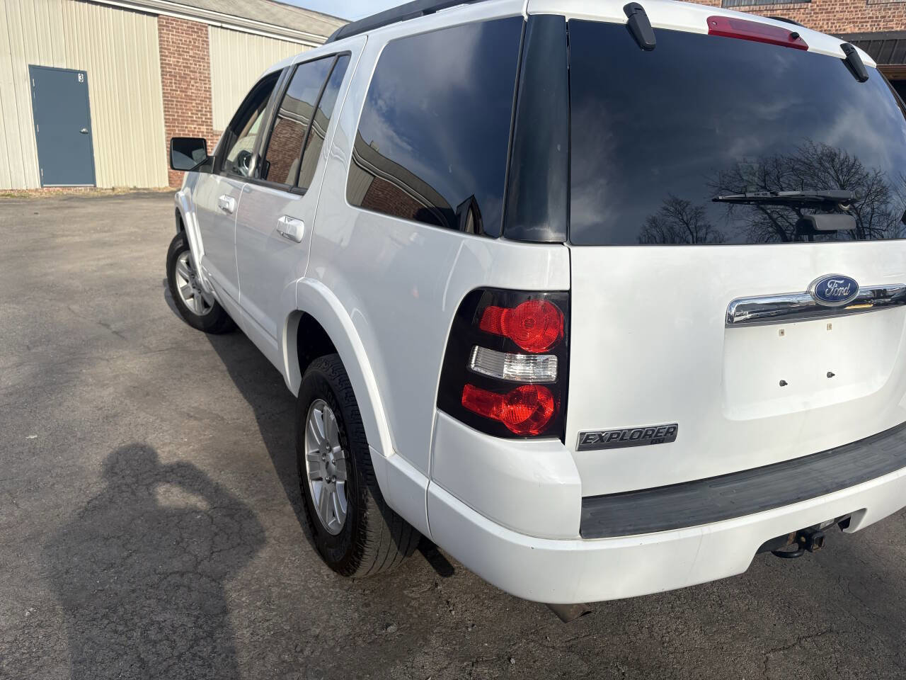 Used 2010 Ford Explorer XLT image 7