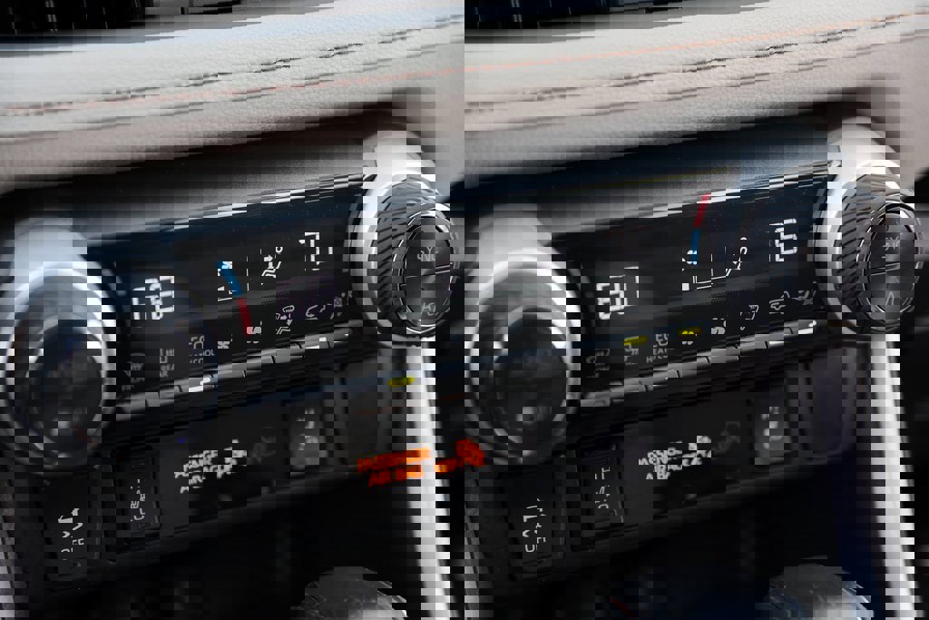 Used 2021 Toyota RAV4 XLE Premium image 27