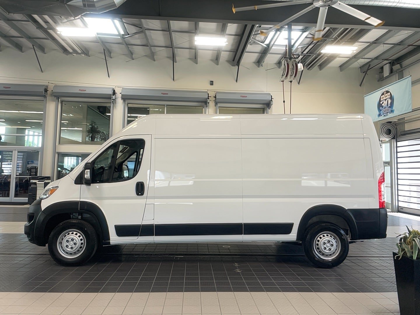 Used 2025 RAM ProMaster 3500 w/ Convenience Group FWD image 4