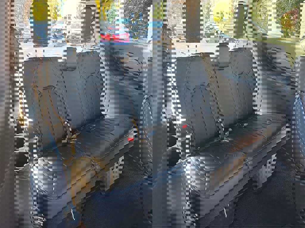 New 2026 Chrysler Pacifica Select image 12