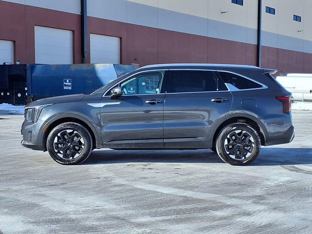 Used 2024 Kia Sorento S image 2