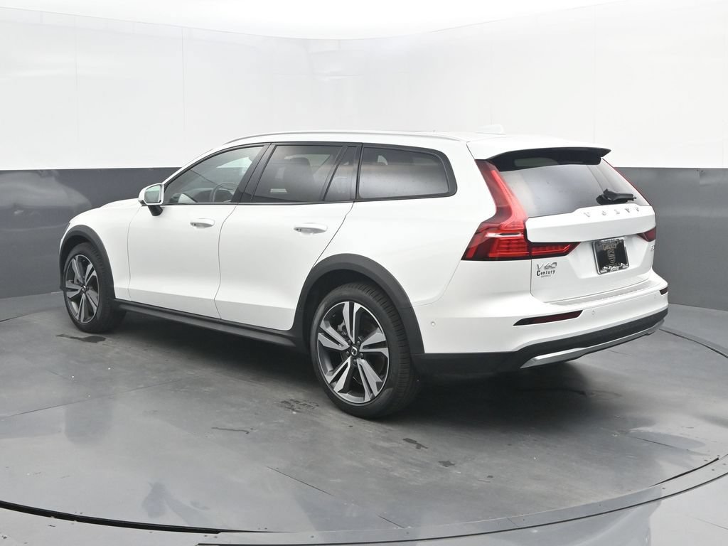 New 2026 Volvo V60 B5 Cross Country Plus w/ Climate Package AWD/4WD image 3