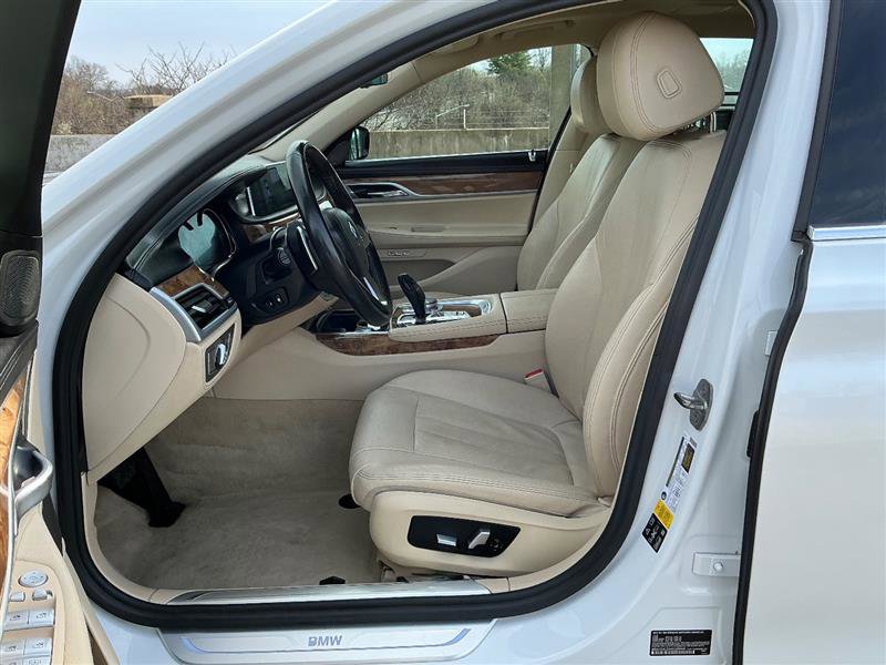 Used 2017 BMW 740i xDrive image 25