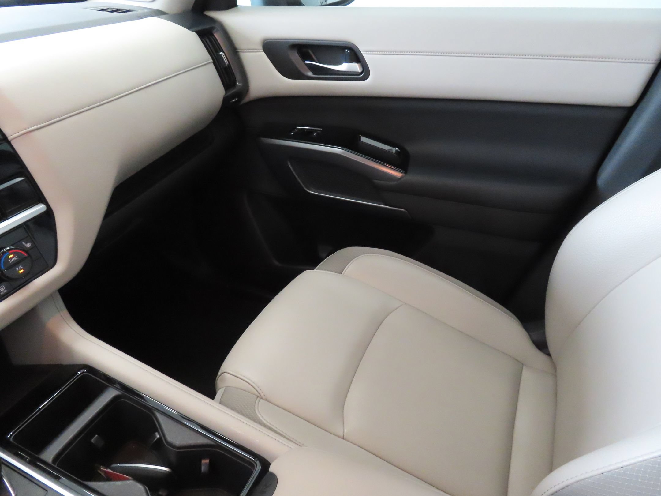 Used 2023 Nissan Pathfinder SL w/ SL Premium Package FWD image 20