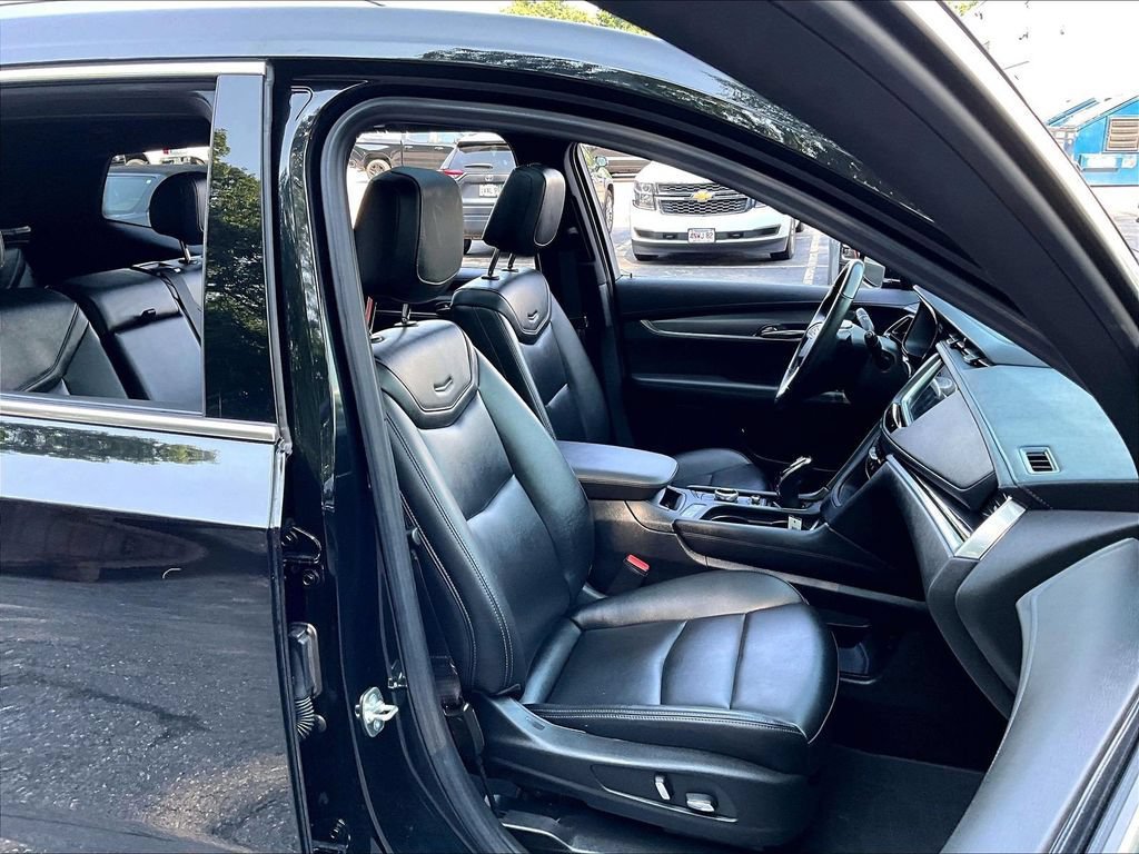 Used 2024 Cadillac XT6 Luxury AWD/4WD image 11