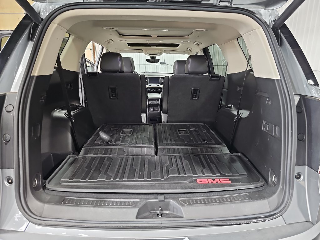 Used 2023 GMC Acadia Denali w/ Denali Ultimate Package AWD/4WD image 12