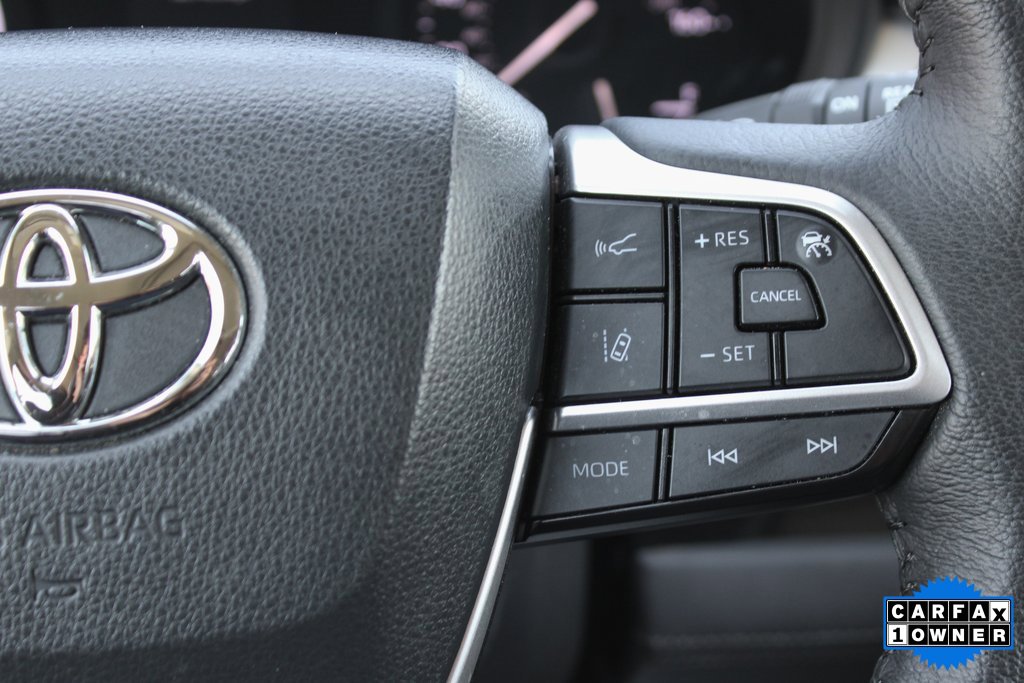 Used 2023 Toyota Sienna XLE image 21