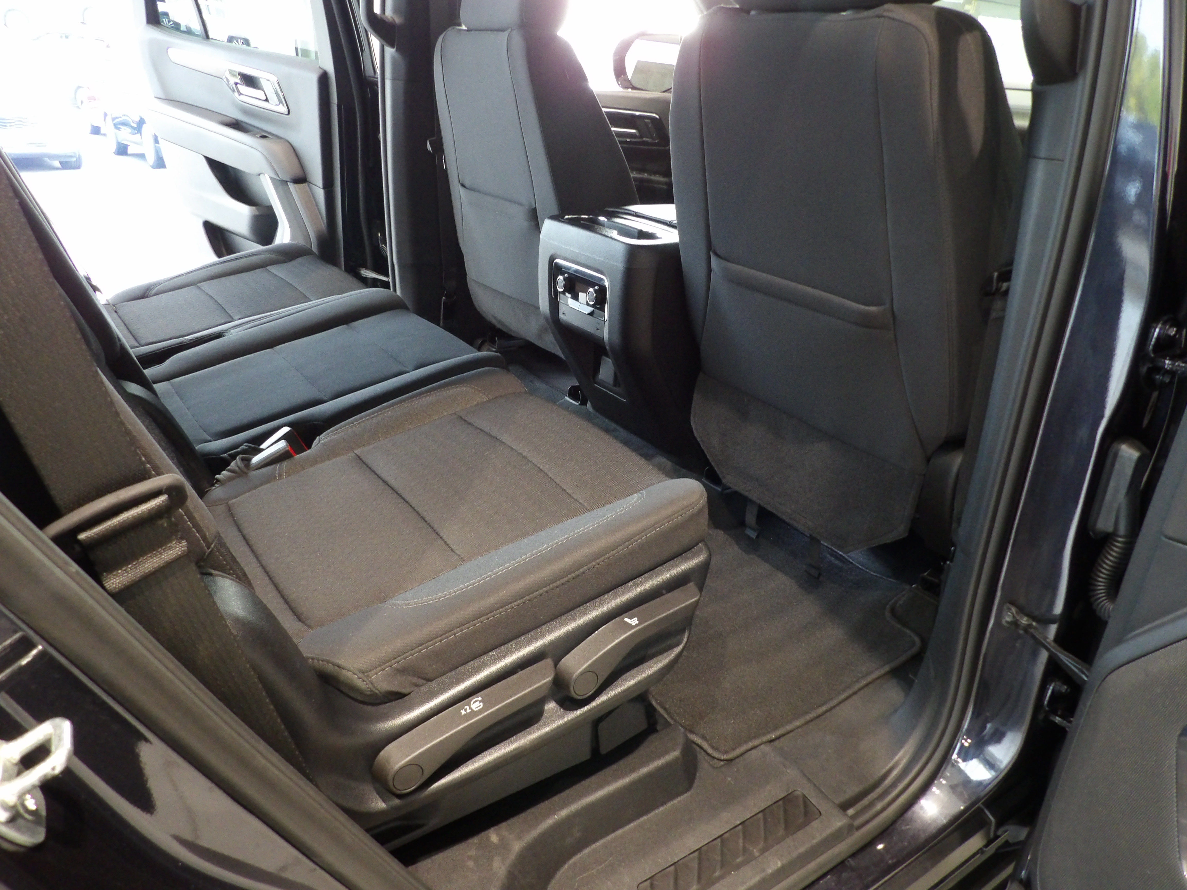 Used 2025 Chevrolet Tahoe LS AWD/4WD image 22