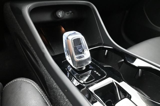 Used 2025 Volvo XC40 B5 Plus AWD/4WD image 12