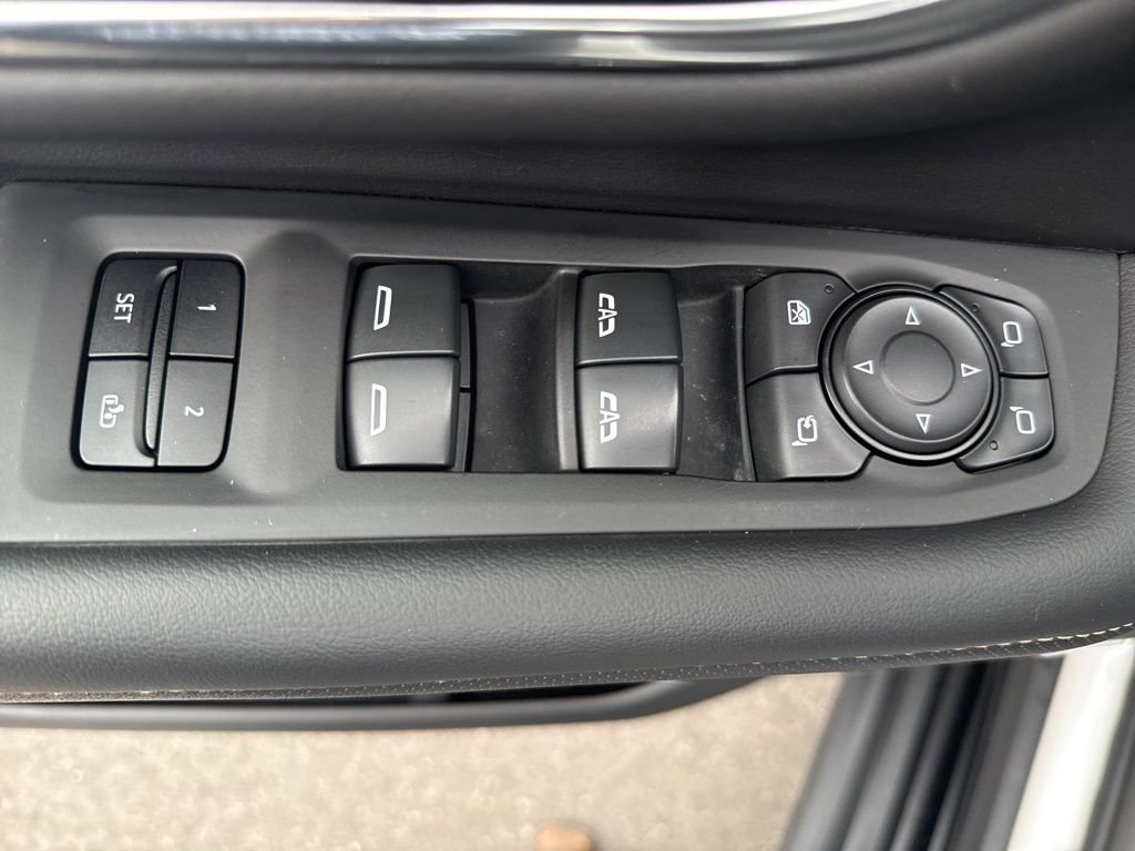 Used 2023 GMC Yukon SLT w/ SLT Premium Package image 27