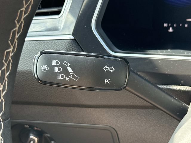 Used 2022 Volkswagen Tiguan SE AWD/4WD image 27