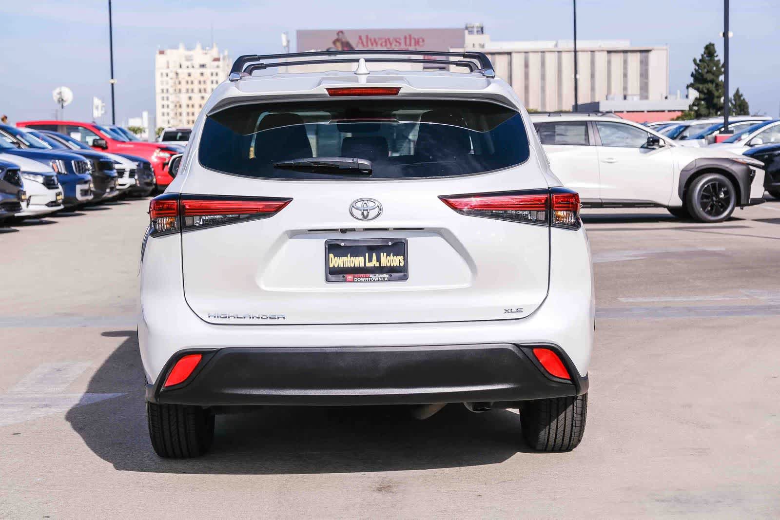 Used 2023 Toyota Highlander XLE FWD image 5