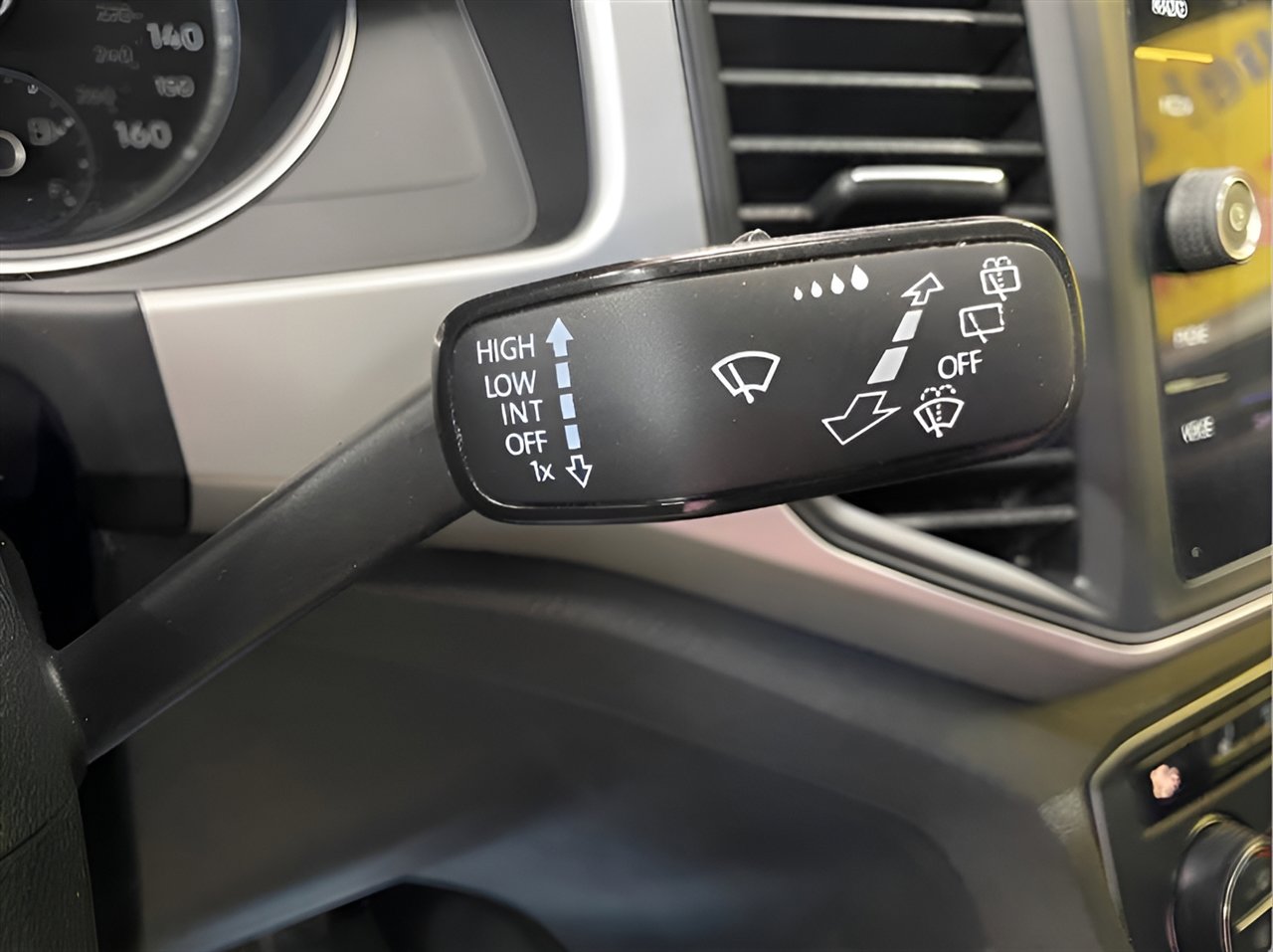 Used 2021 Volkswagen Atlas SE w/ Panoramic Sunroof Package image 24