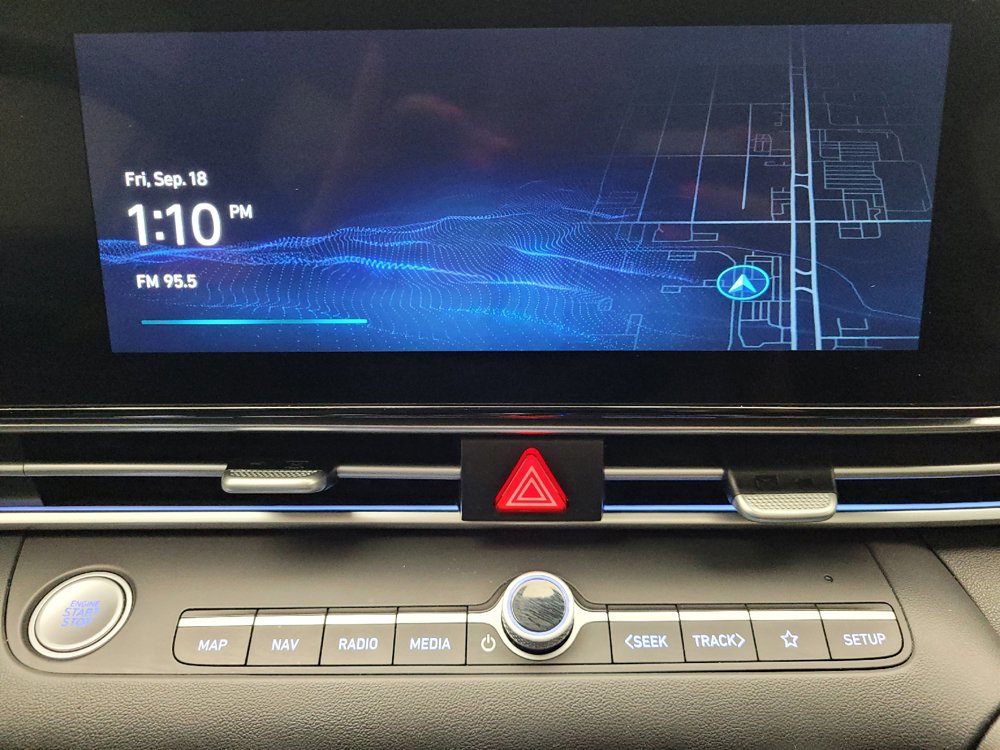 Used 2025 Hyundai Elantra SEL FWD image 25