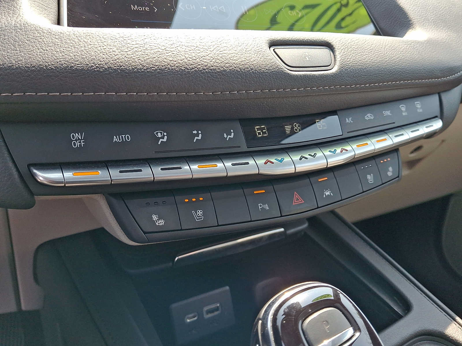 Used 2023 Cadillac XT4 Premium Luxury w/ Technology Package AWD/4WD image 16