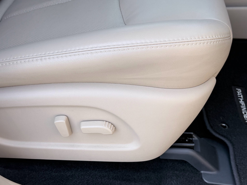 Used 2018 Nissan Pathfinder Platinum FWD image 27