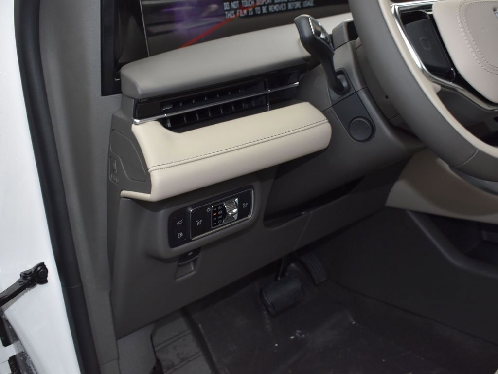 Certified 2025 Lincoln Nautilus Premier w/ Equipment Group 102A image 11