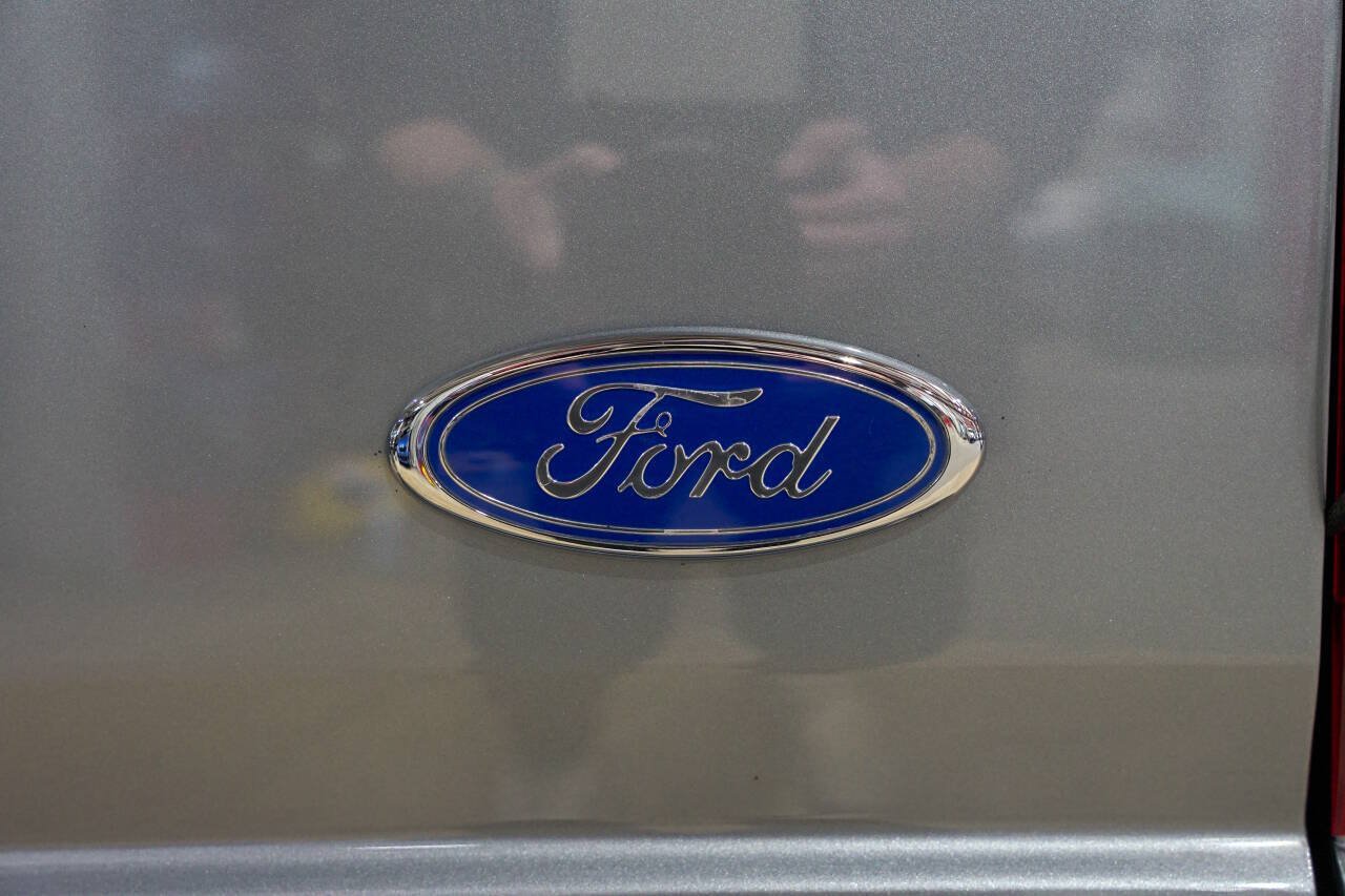 Used 1997 Ford F250 2WD Regular Cab Heavy Duty image 24