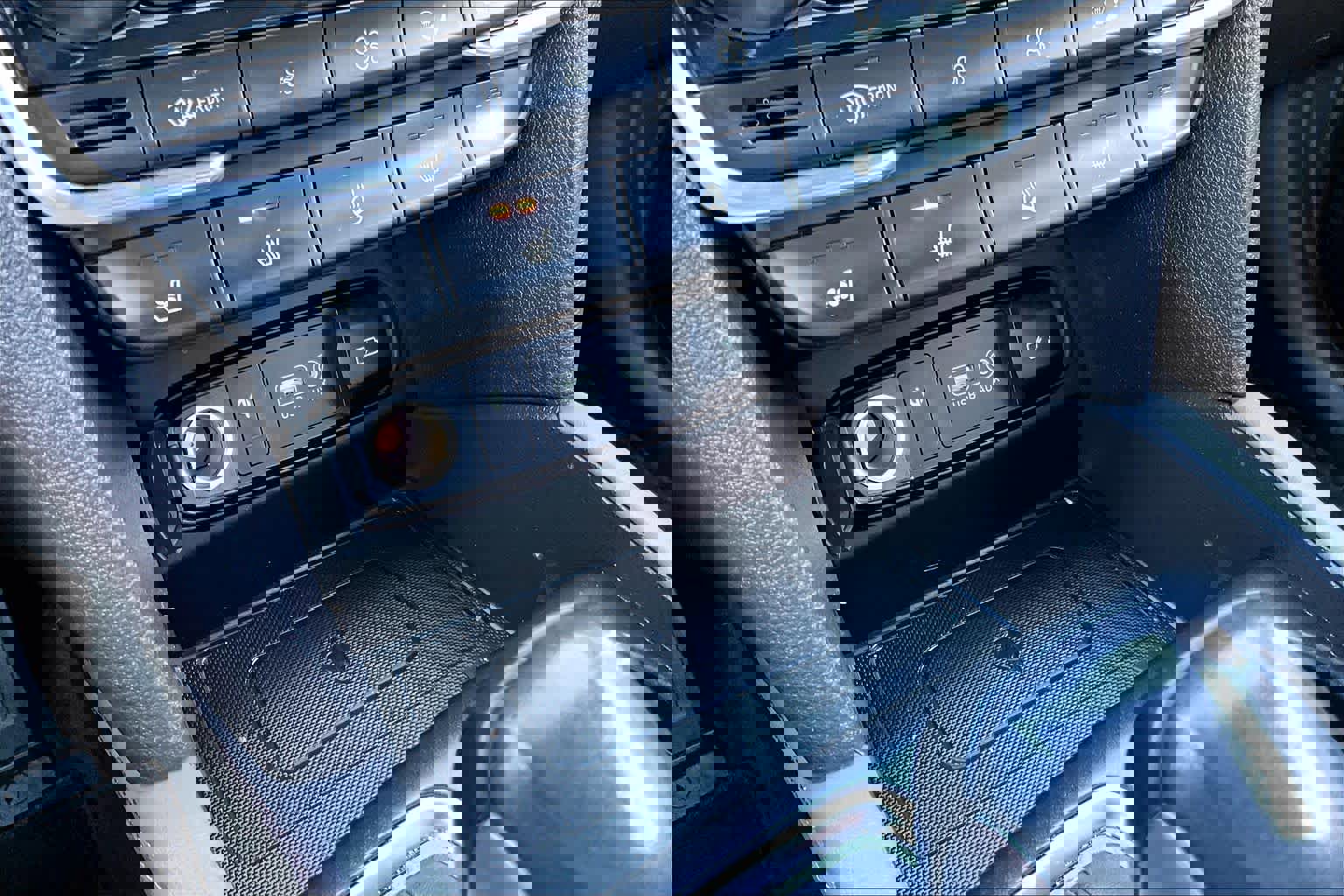 Used 2020 Hyundai Santa Fe Limited w/ Cargo Package image 32